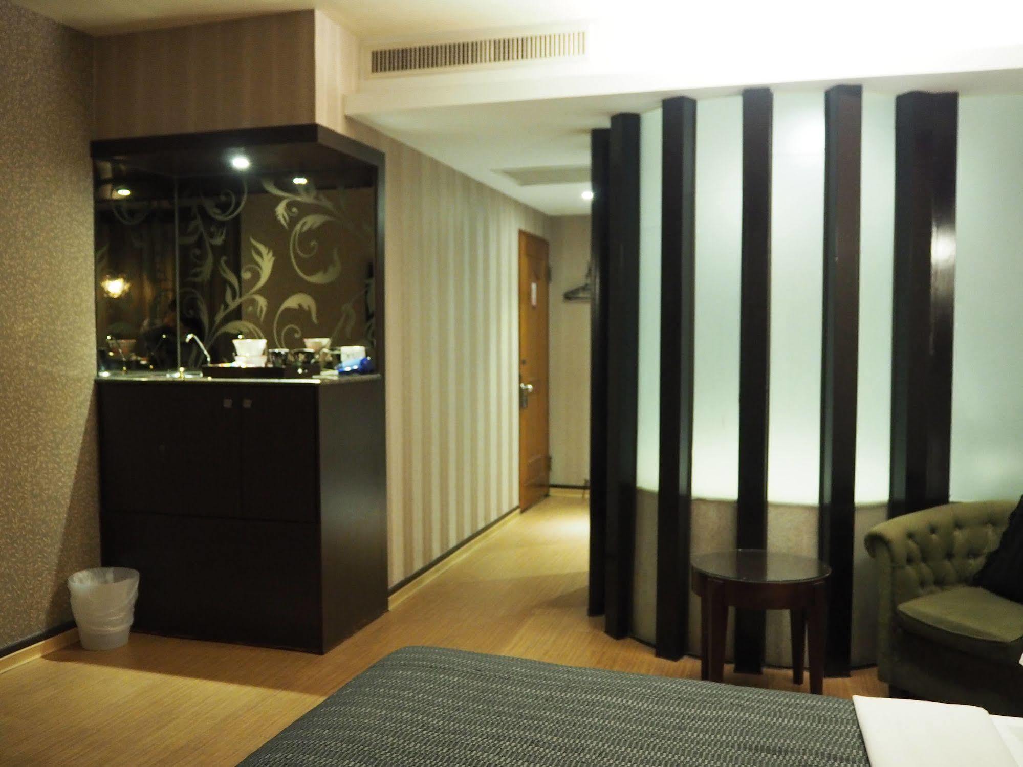 The Riverside Hotel & Motel Kaohsiung Exterior foto